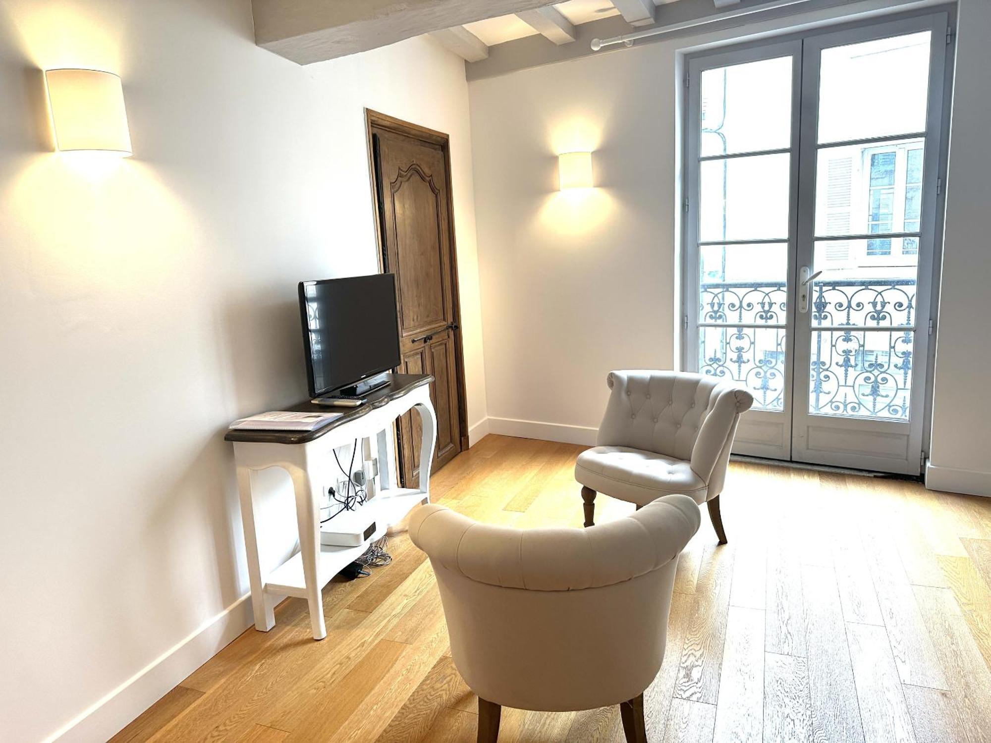 Batisse Paradis- 3 Appartements Calmes Et Elegants Au Centre Historique De Beaune Beaune  Exteriér fotografie